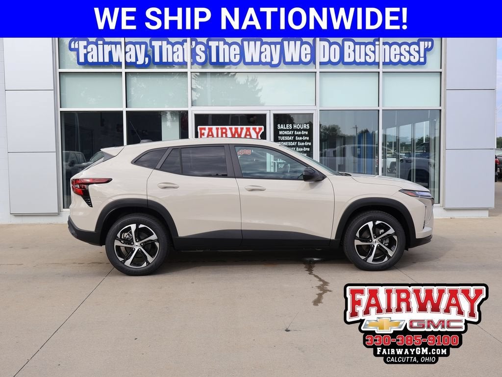2026 Chevrolet Trax 1RS in White Sands — front three-quarter view